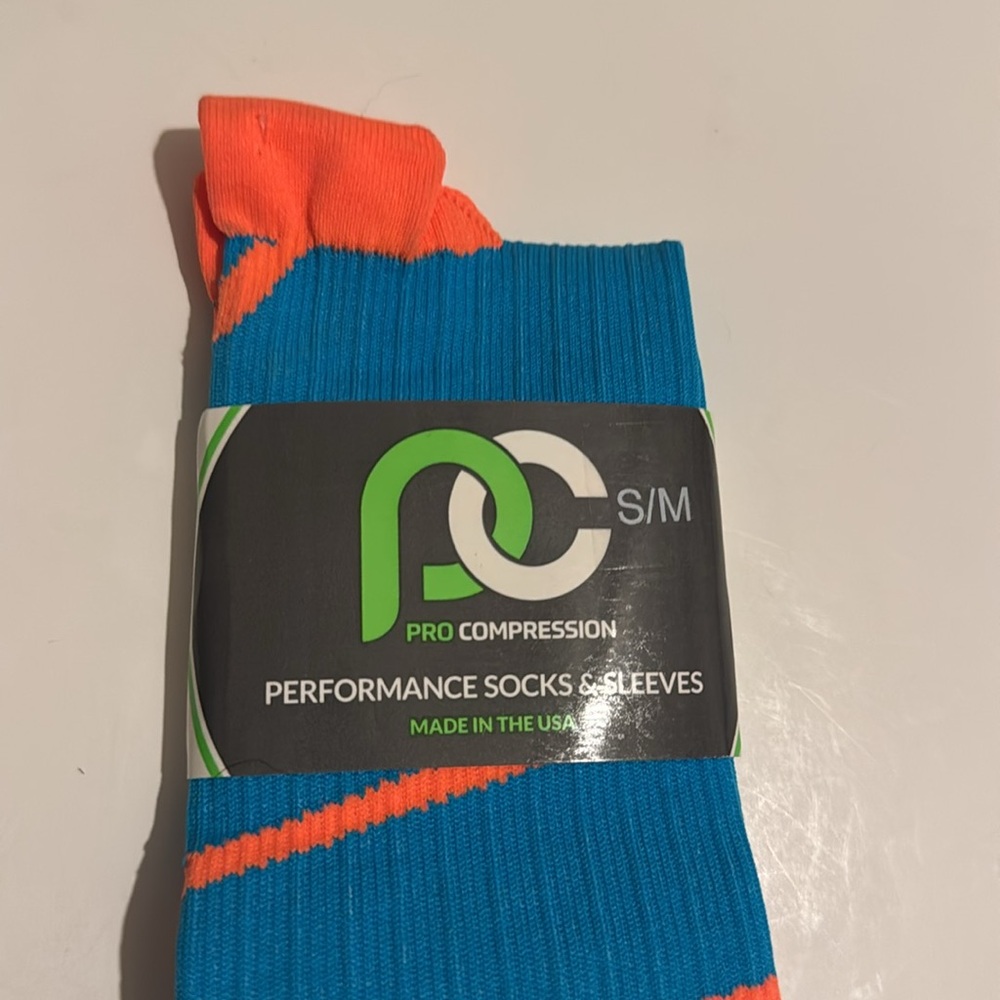 NWT- Pro Compression Performance Socks-Size S/M - Picture 5 of 5